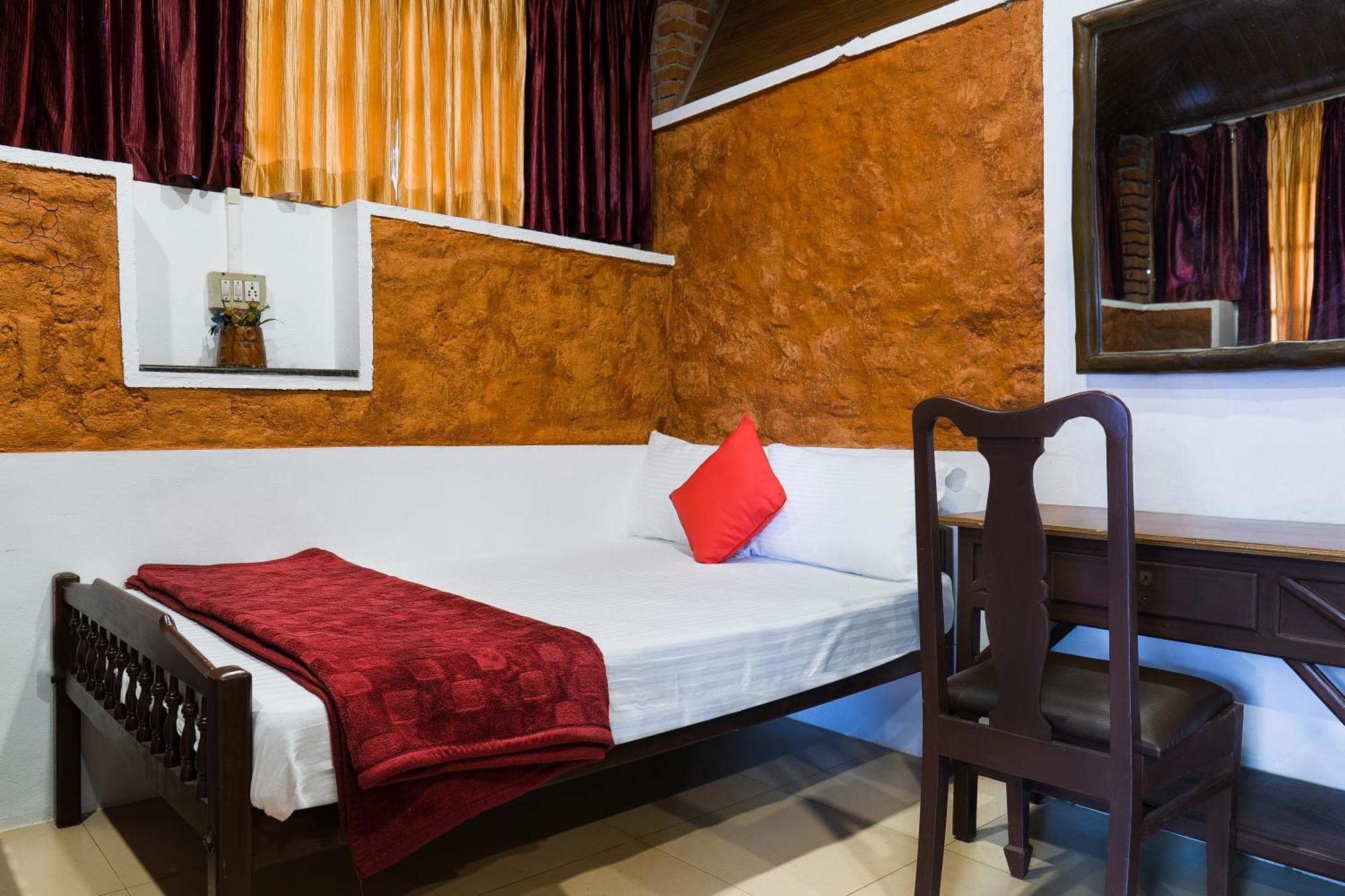 Exotica Holidays Hotel Viripara Exterior photo