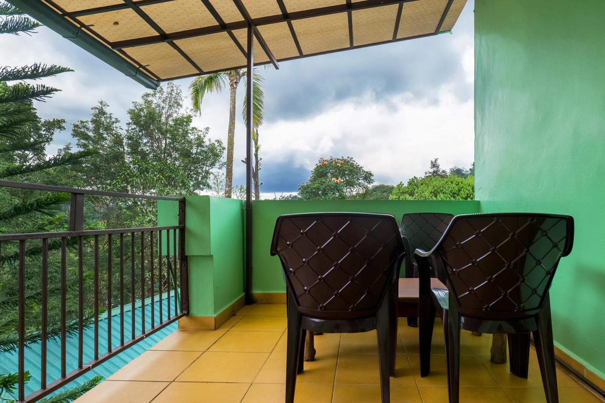 Exotica Holidays Hotel Viripara Exterior photo